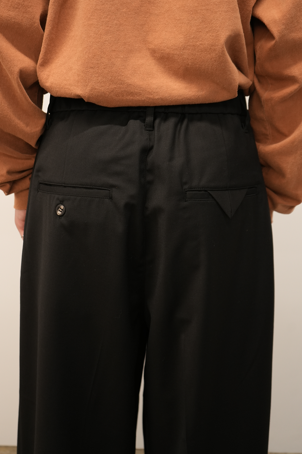 WIDE EASY TUCK SLACKS(BLACK)