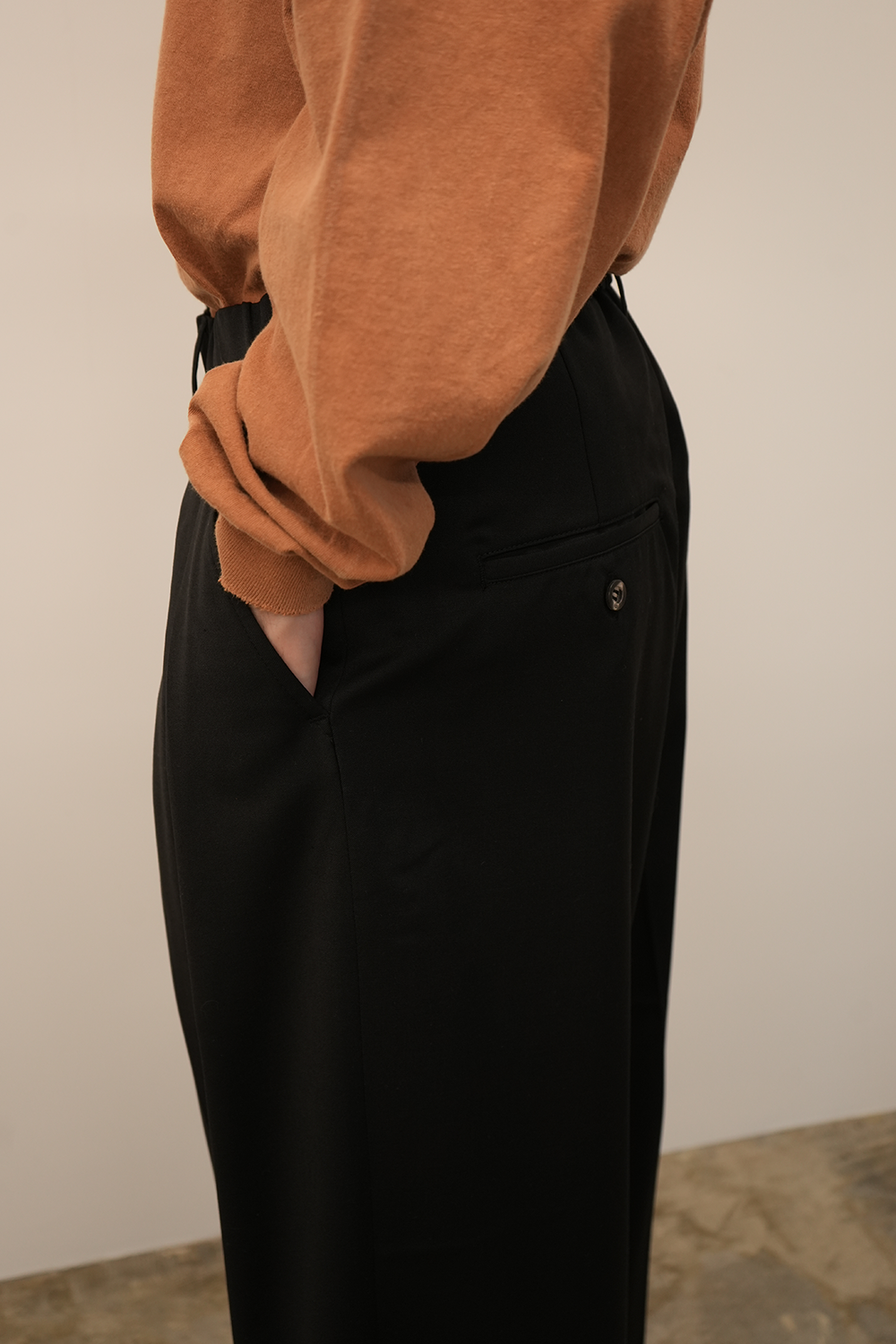 WIDE EASY TUCK SLACKS(BLACK)