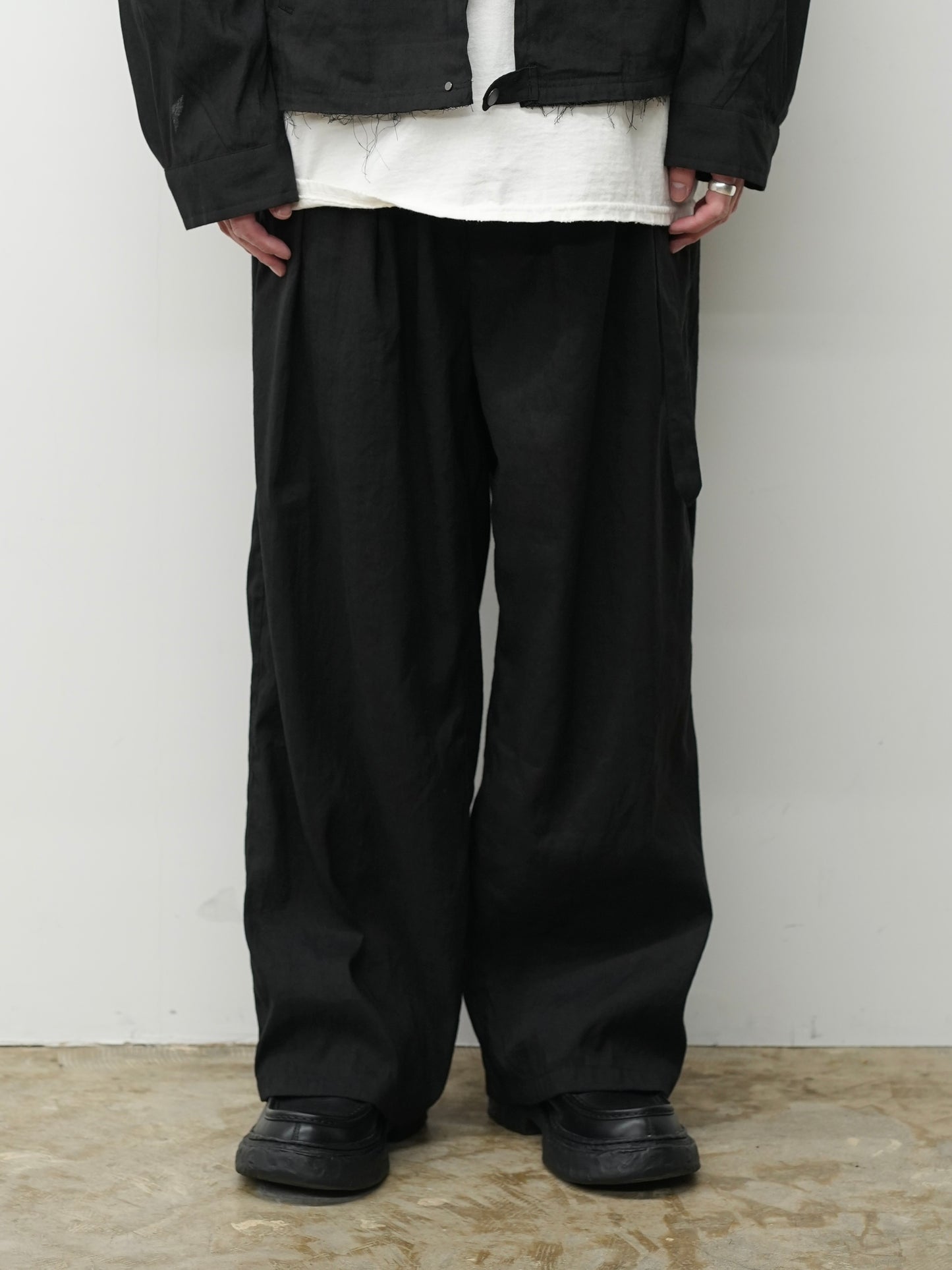 LINEN POPLIN BELT-LESS SLACKS(BLACK)