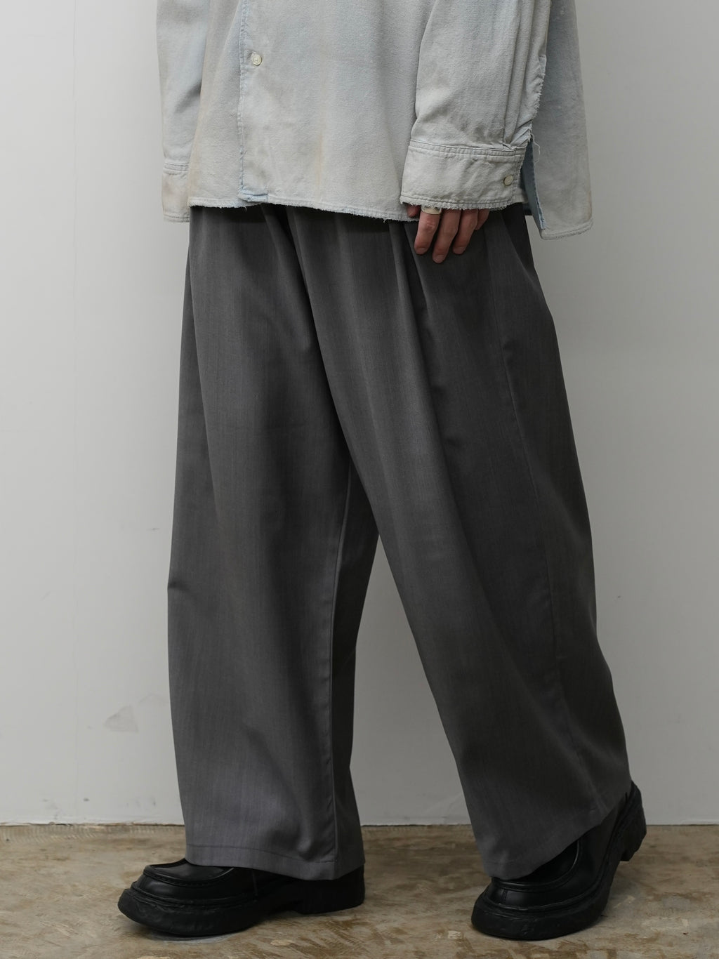 パンツ ANCELLM / BELTED WOOL SLACKS 26SS BELTED WOOL SLACKS(GRAY) – ANCELLM