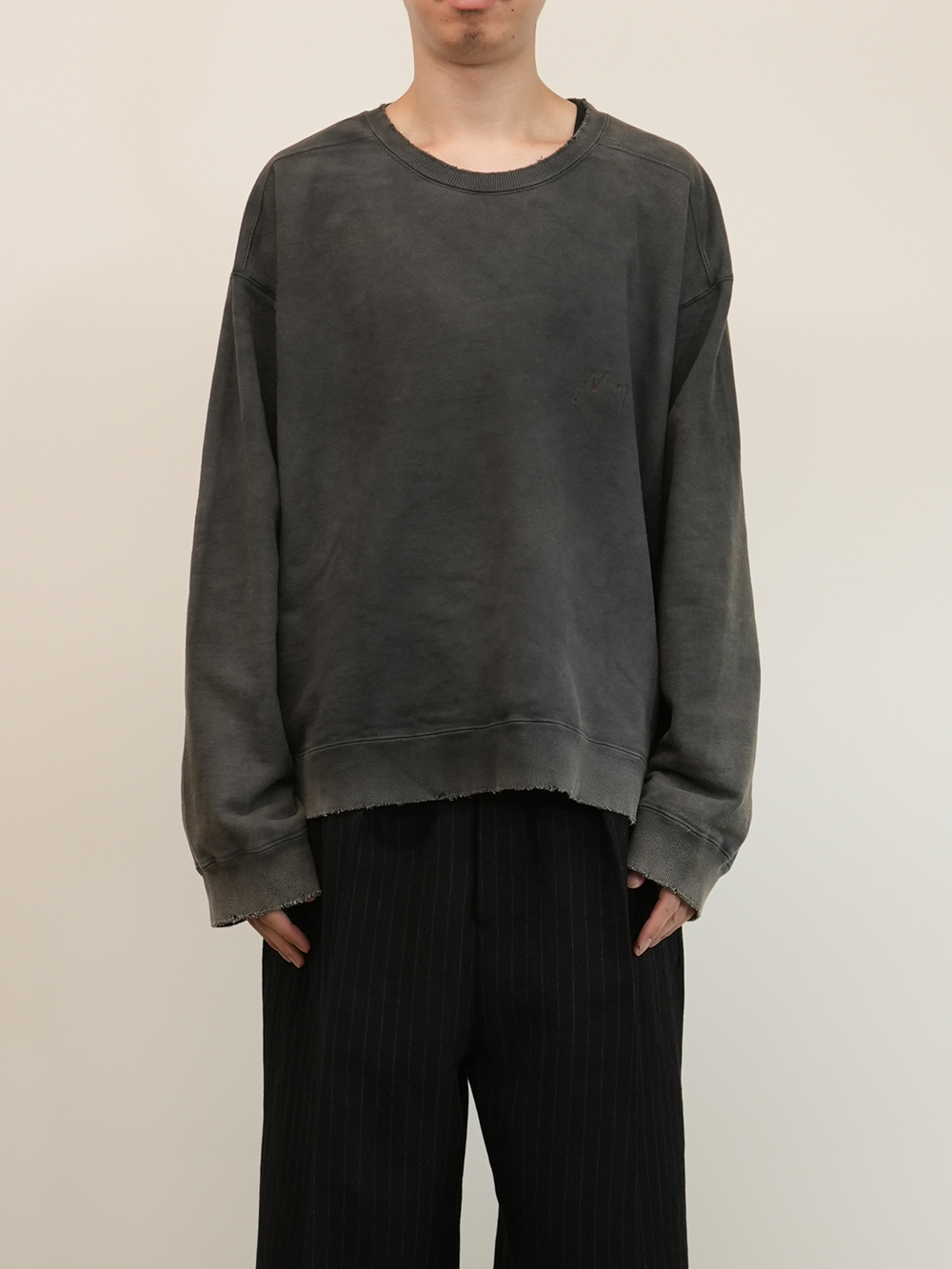 EMBROIDERY UNEVEN OVER SWEAT SHIRT(BLACK)