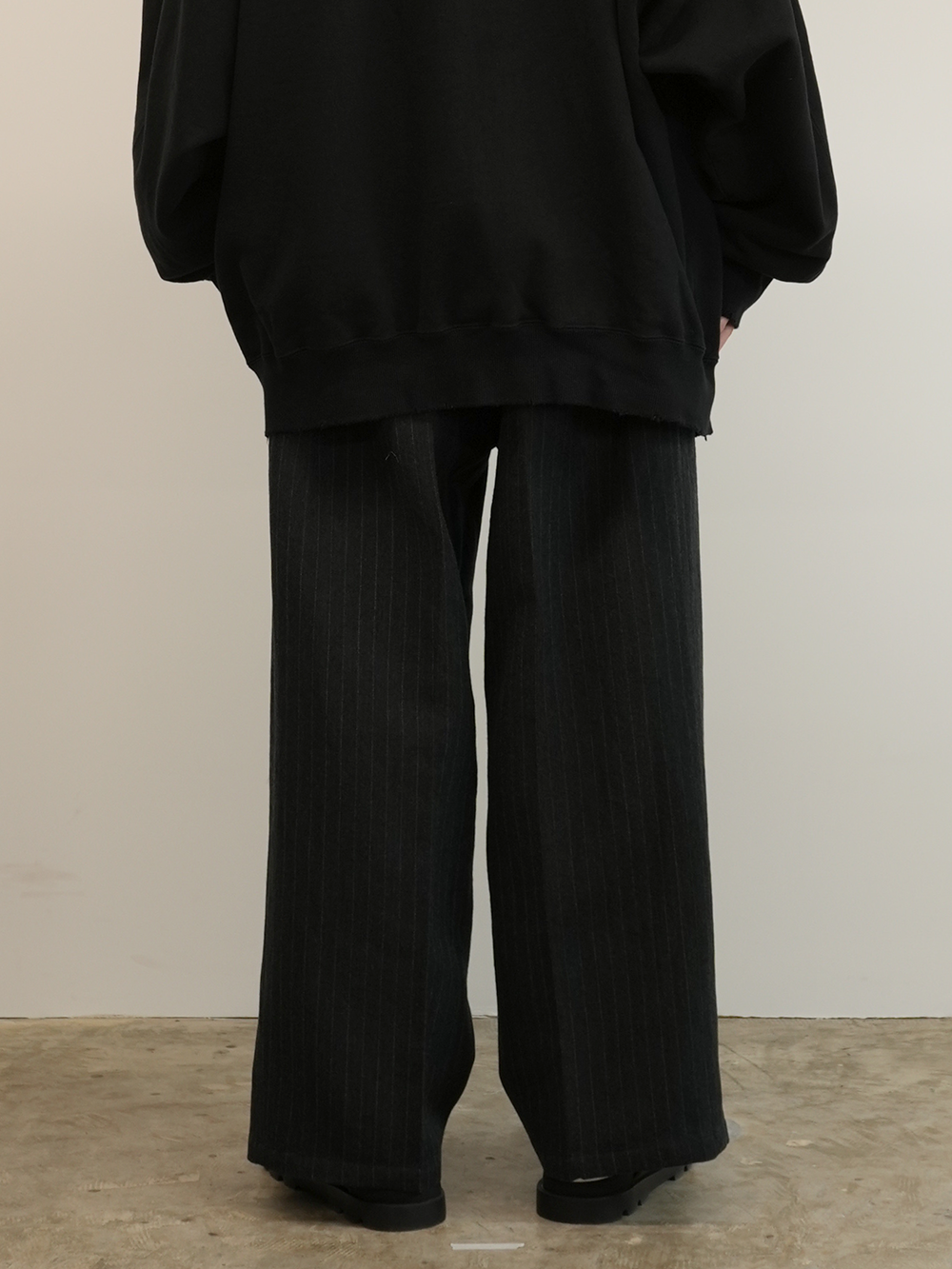 STRIPE WOOL WIDE SLACKS(BLACK)