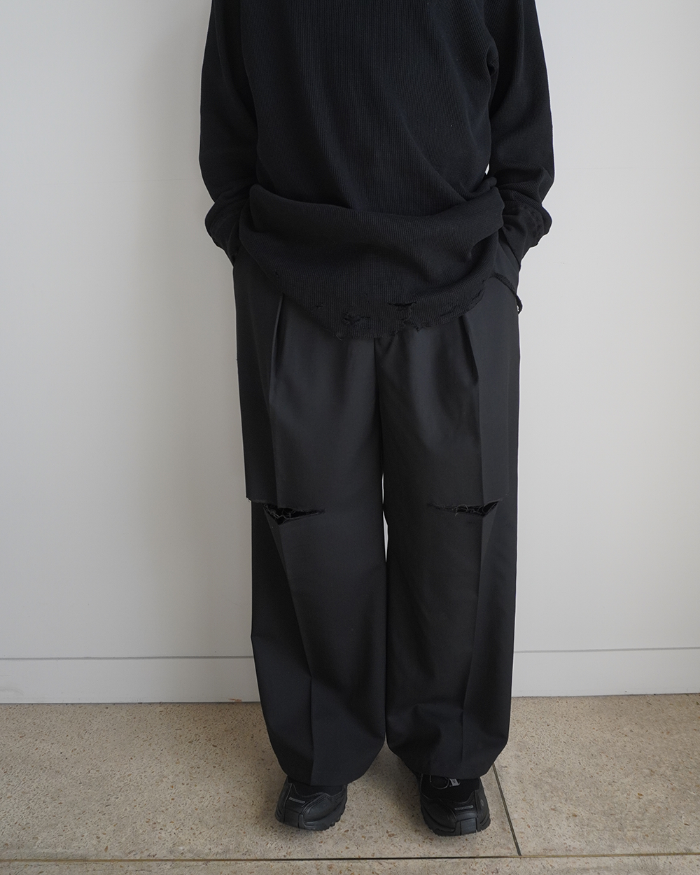 ANCELLM WOOL DAMAGE WIDE SLACKS BLACK
