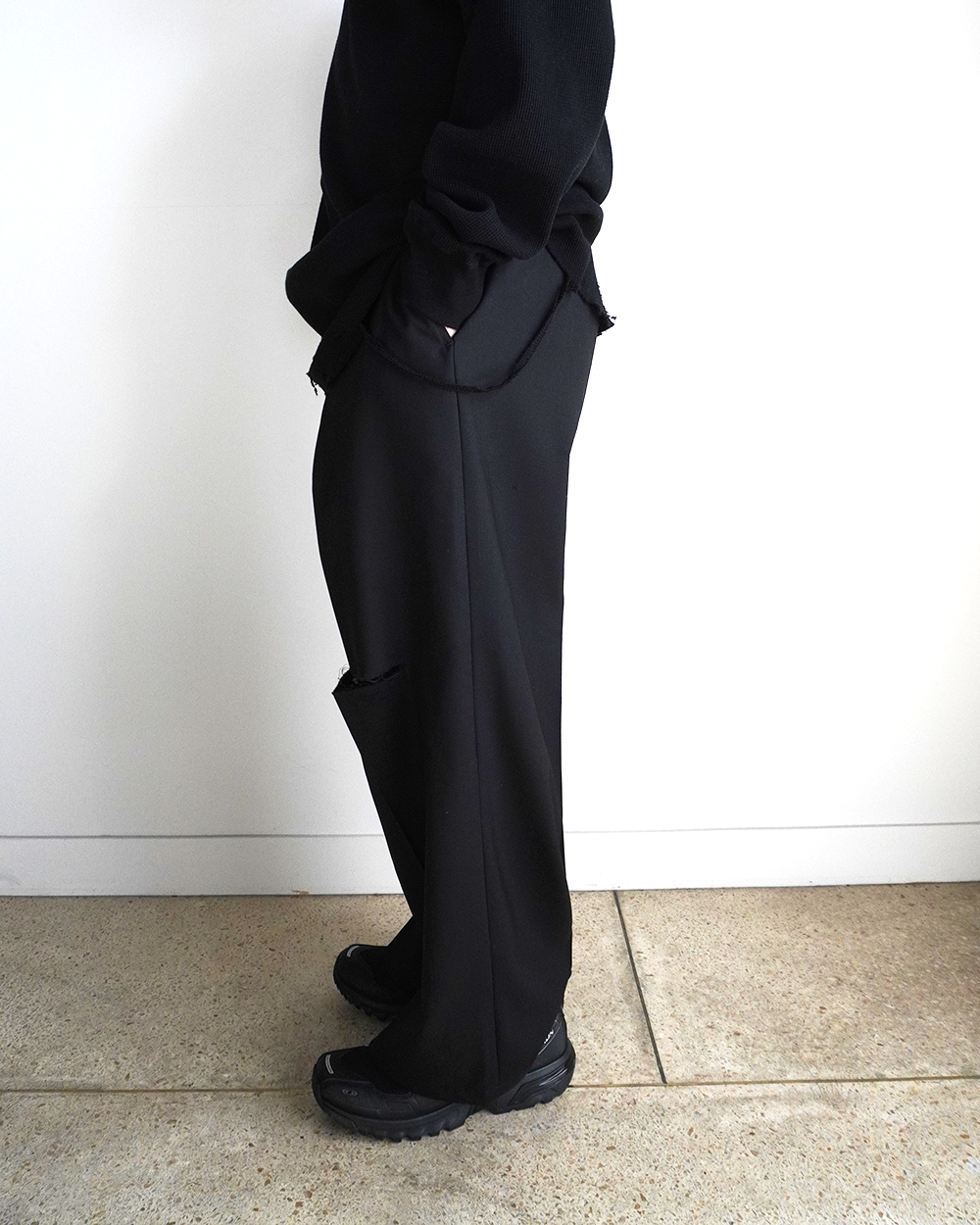 EXCLUSIVE] WOOL DAMAGE WIDE SLACKS(BLACK) – ANCELLM