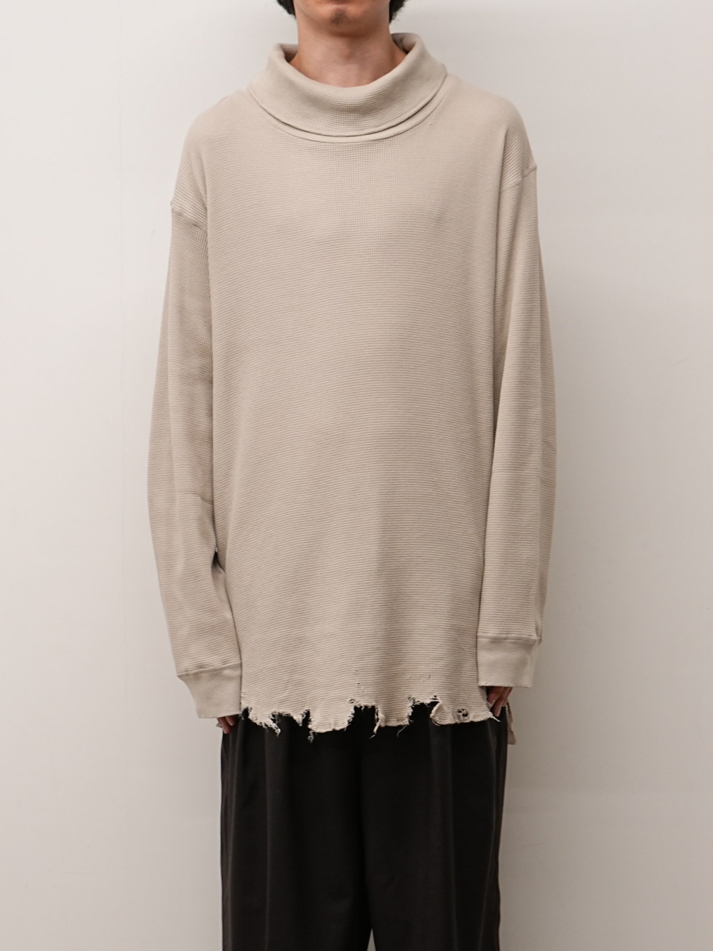DAMAGE WAFFLE HI-NECK LS T-SHIRT(GREIGE) – ANCELLM DAMAGE WAFFLE HI-NECK LS T-SHIRT(GREIGE) – ANCELLM