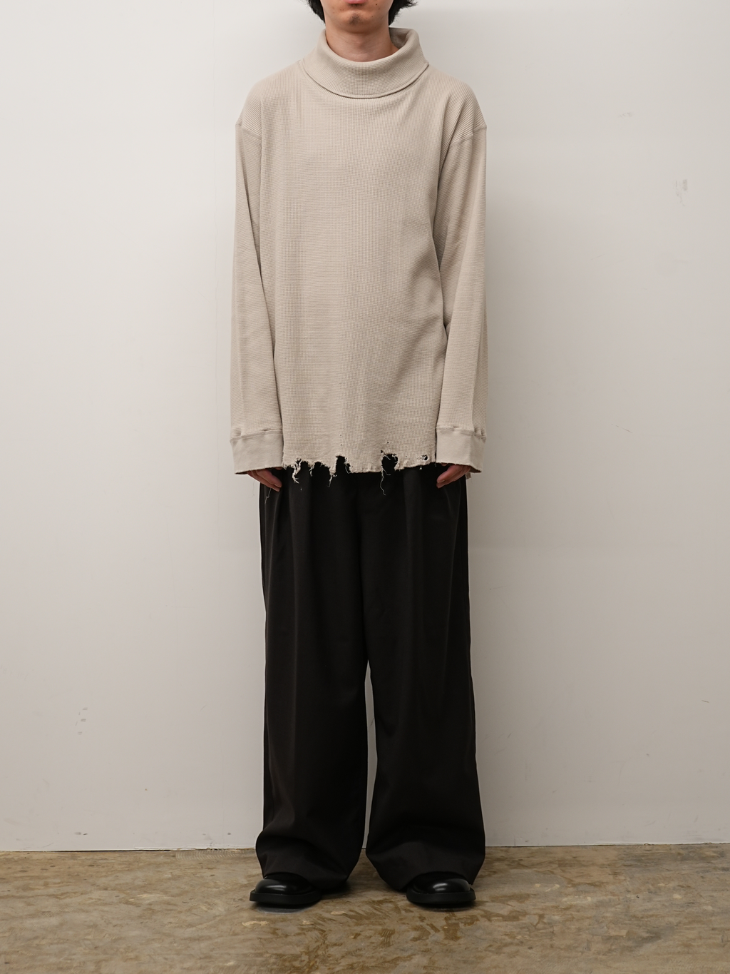 DAMAGE WAFFLE HI-NECK LS T-SHIRT(GREIGE)