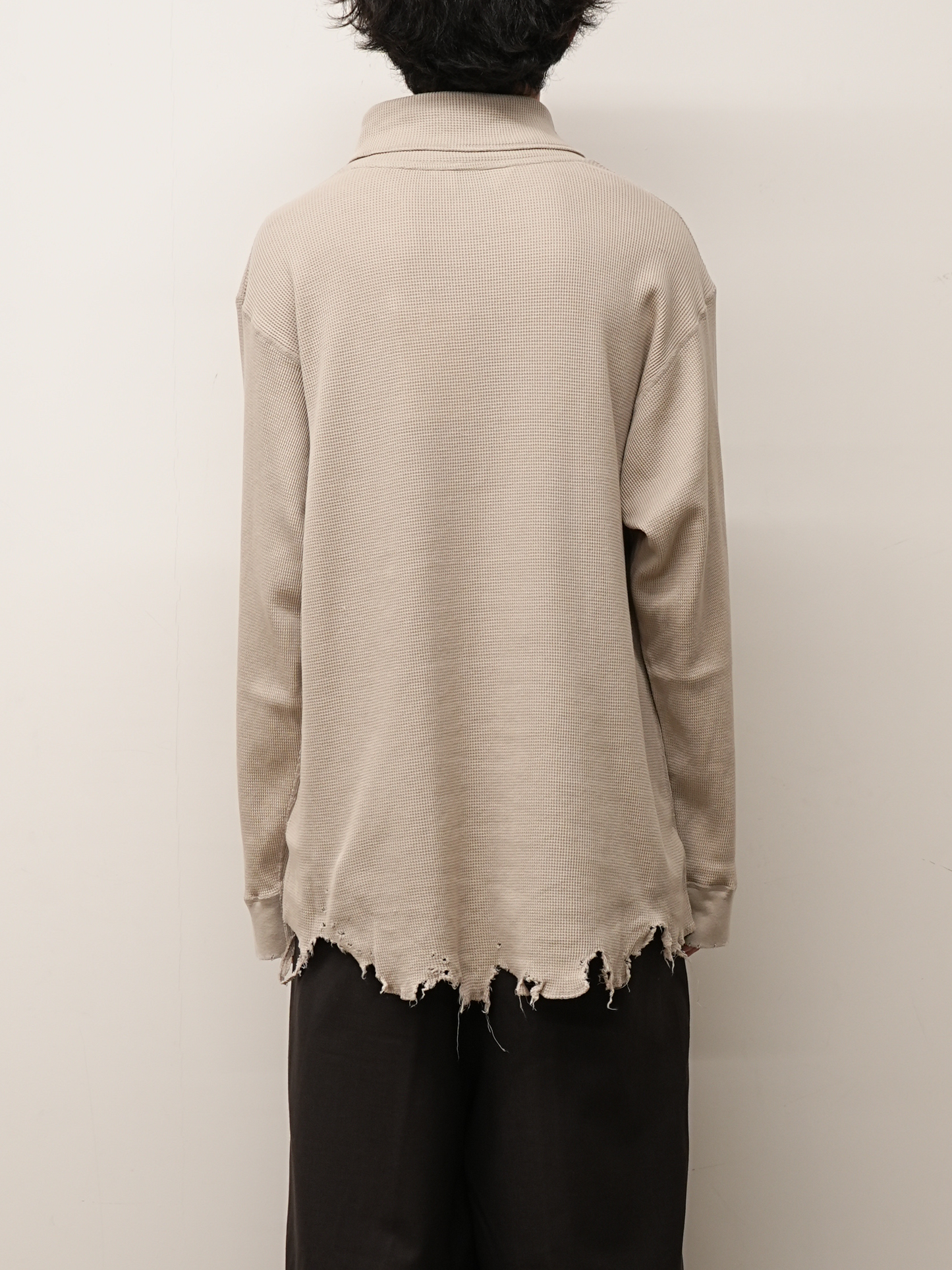 DAMAGE WAFFLE HI-NECK LS T-SHIRT(GREIGE)