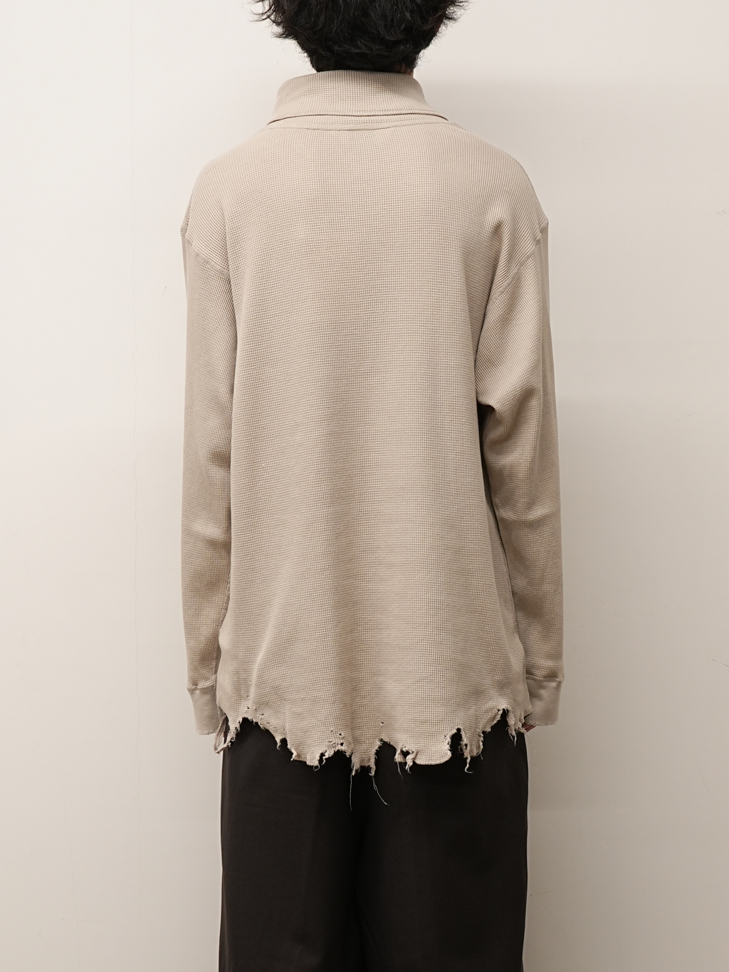 DAMAGE WAFFLE HI-NECK LS T-SHIRT(GREIGE) – ANCELLM DAMAGE WAFFLE HI-NECK LS T-SHIRT(GREIGE) – ANCELLM