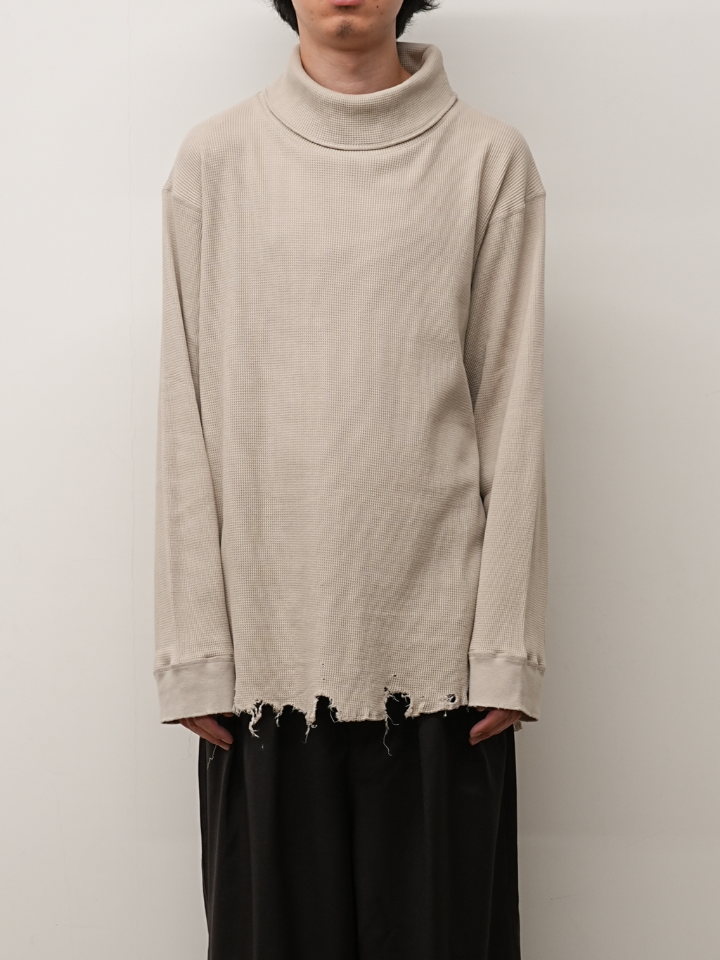DAMAGE WAFFLE HI-NECK LS T-SHIRT(GREIGE)