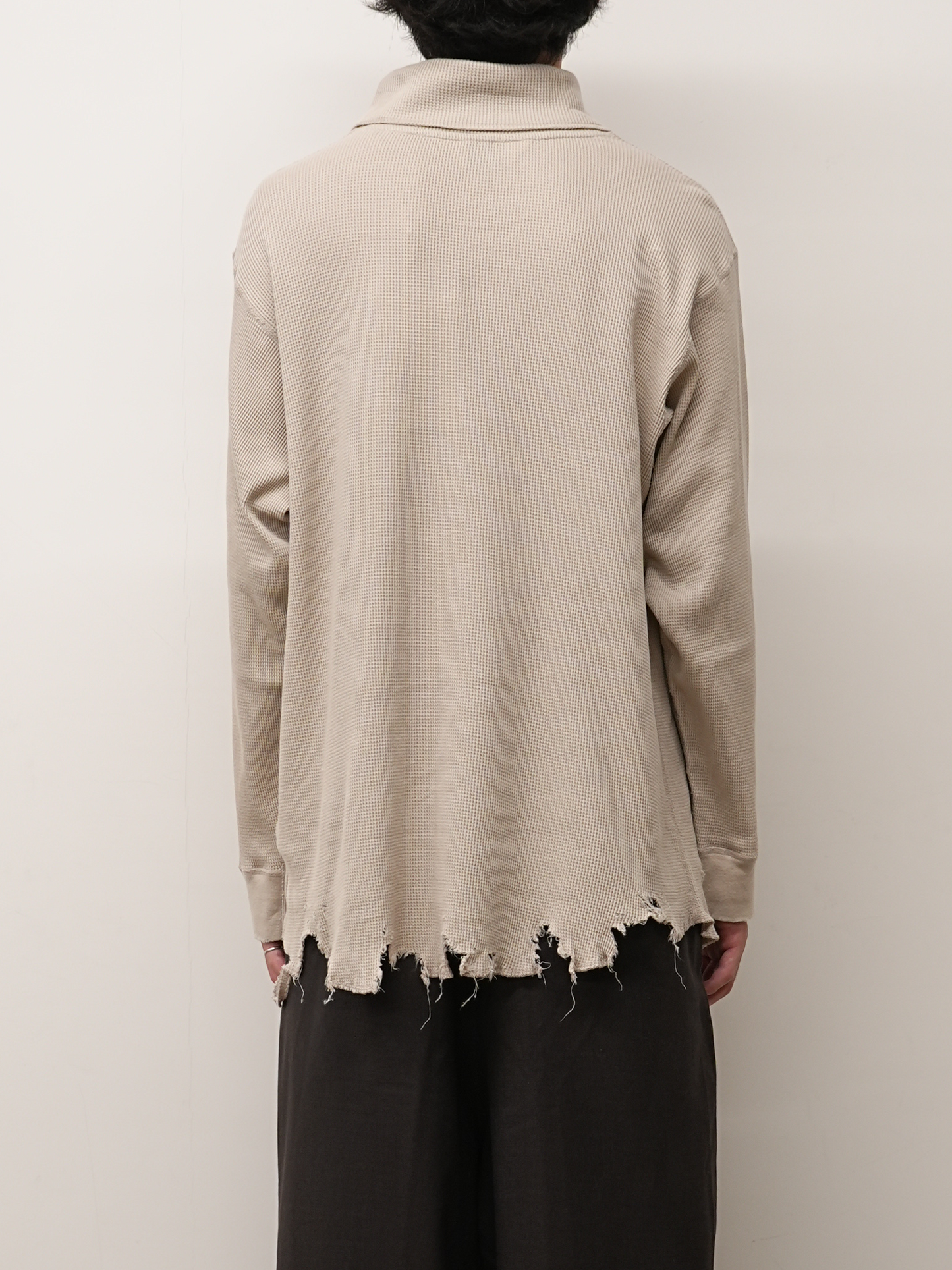 DAMAGE WAFFLE HI-NECK LS T-SHIRT(GREIGE)
