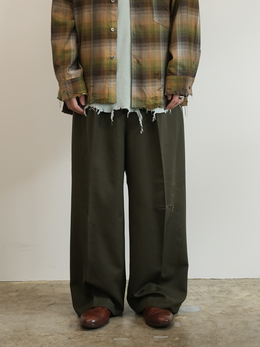 WOOL DAMAGE WIDE SLACKS(DARK OLIVE)