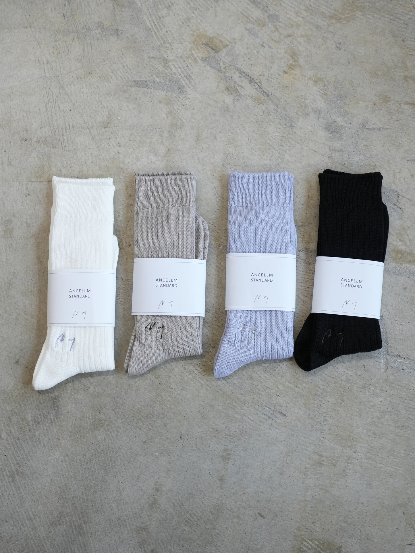 LOOSE SOCKS