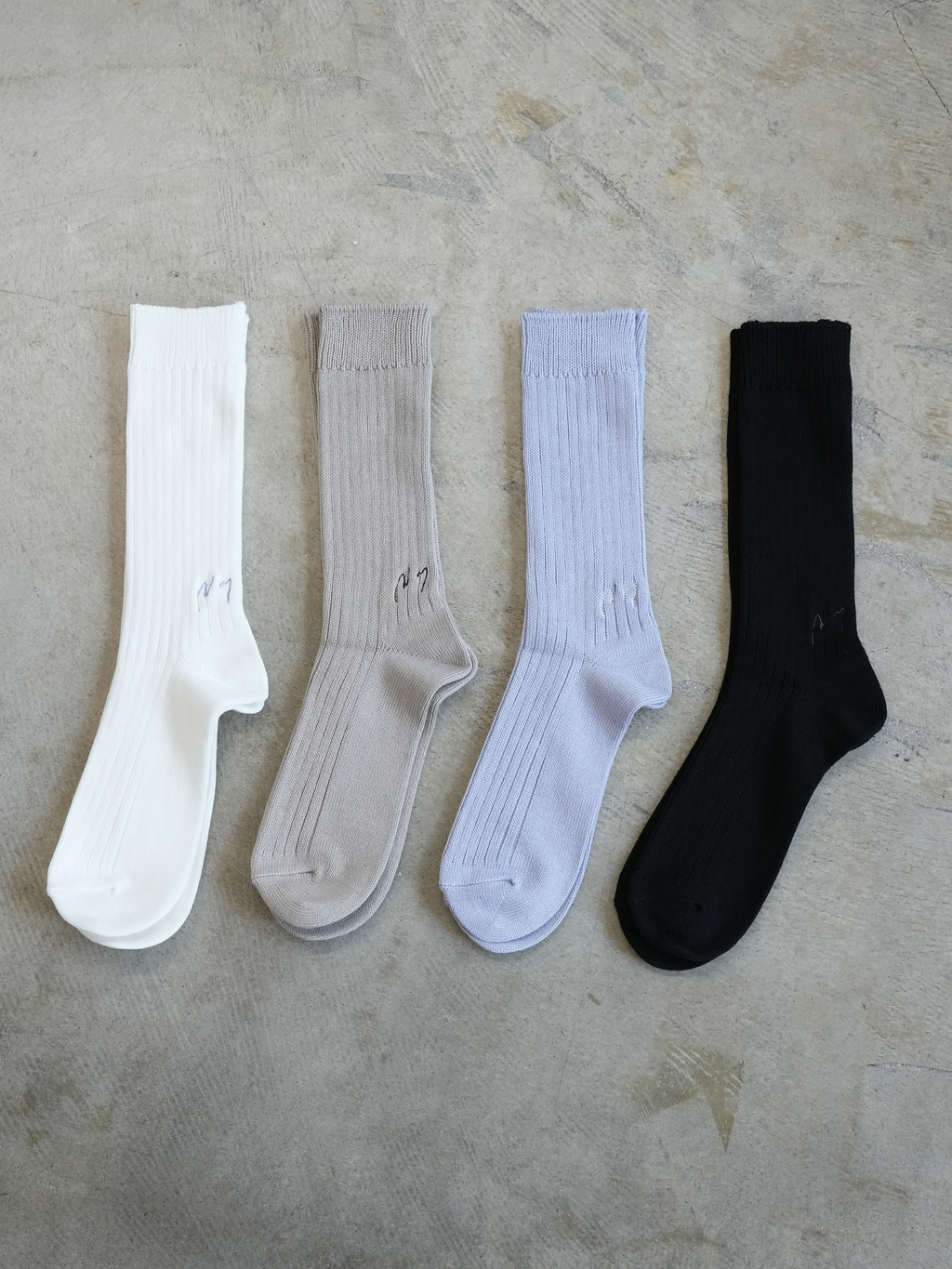 LOOSE SOCKS