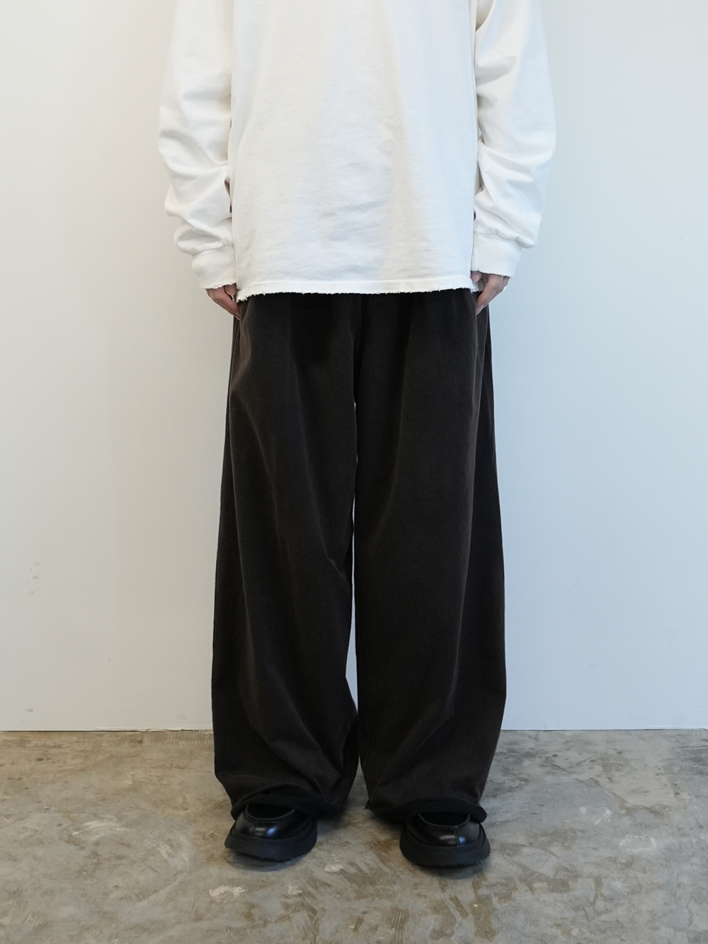 FADED DRAPE WIDE EASY CUT SLACKS – ANCELLM FADED DRAPE WIDE EASY CUT SLACKS – ANCELLM