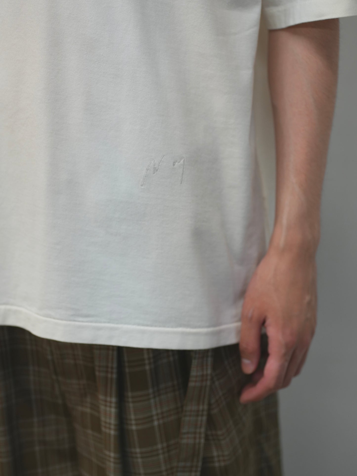 UNEVENNESS SS(G.WHITE)