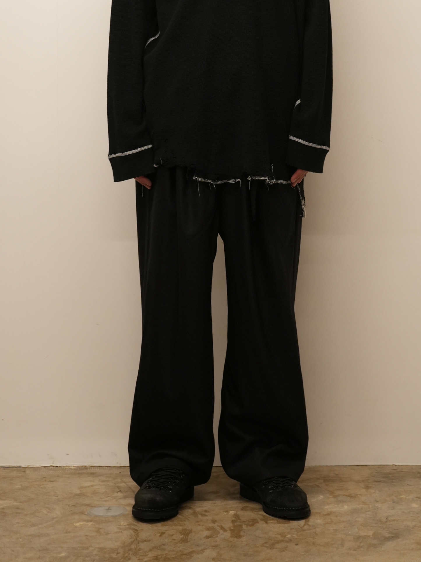 BACKSATIN BELTLESS SLACKS(BLACK) – ANCELLM BACKSATIN BELTLESS SLACKS(BLACK) – ANCELLM