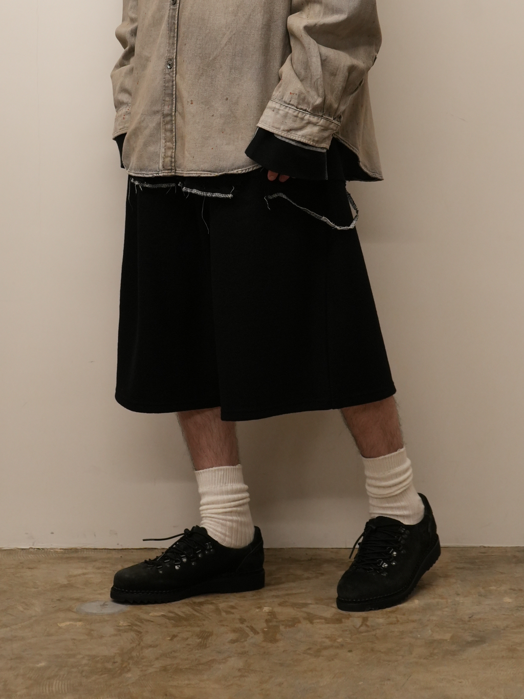 WOOL 3/4 TUCK SWEAT SHORTS(BLACK) – ANCELLM WOOL 3/4 TUCK SWEAT SHORTS(BLACK) – ANCELLM