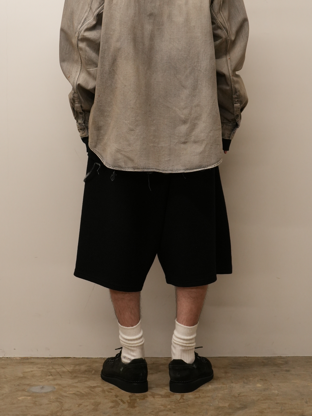 WOOL 3/4 TUCK SWEAT SHORTS(BLACK) – ANCELLM WOOL 3/4 TUCK SWEAT SHORTS(BLACK) – ANCELLM