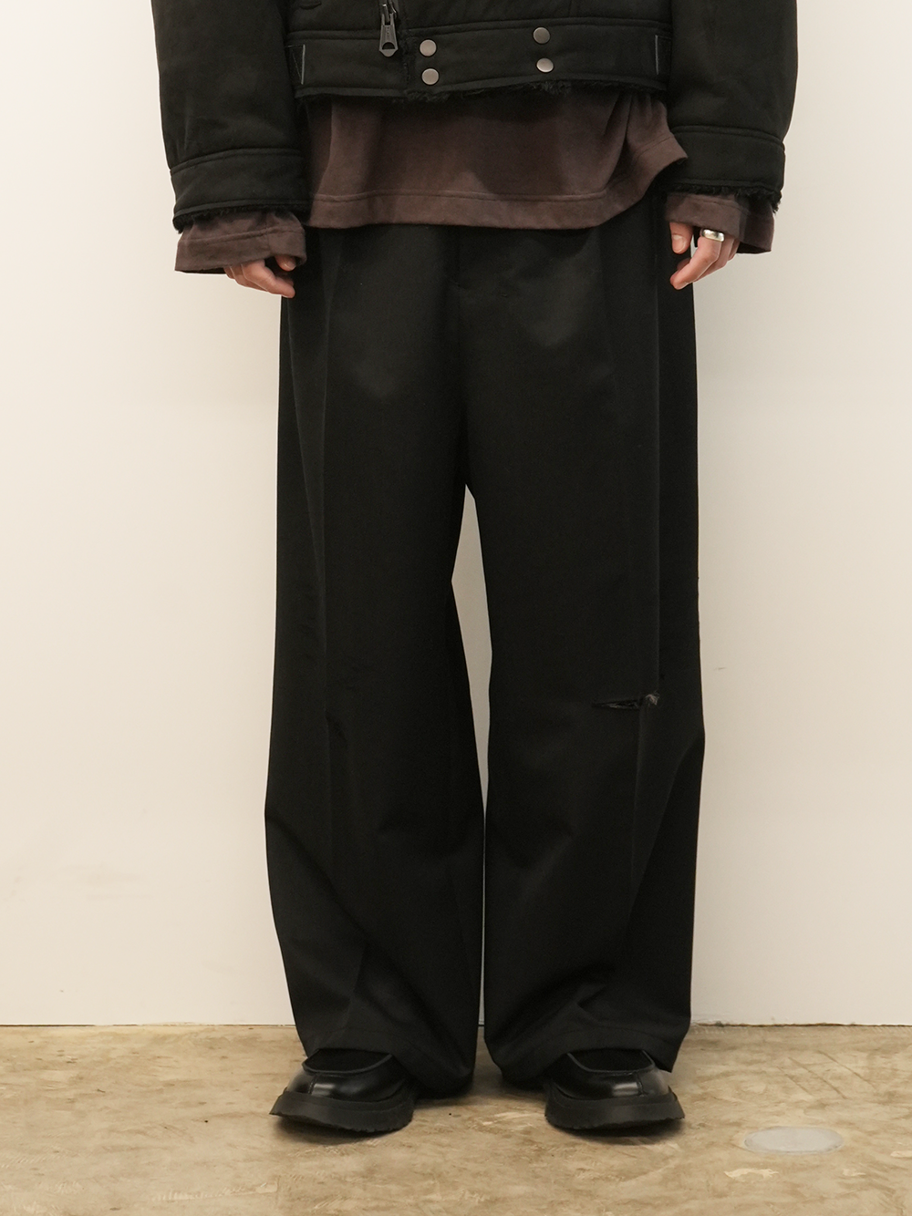 WOOL DAMAGE WIDE SLACKS(BLACK)