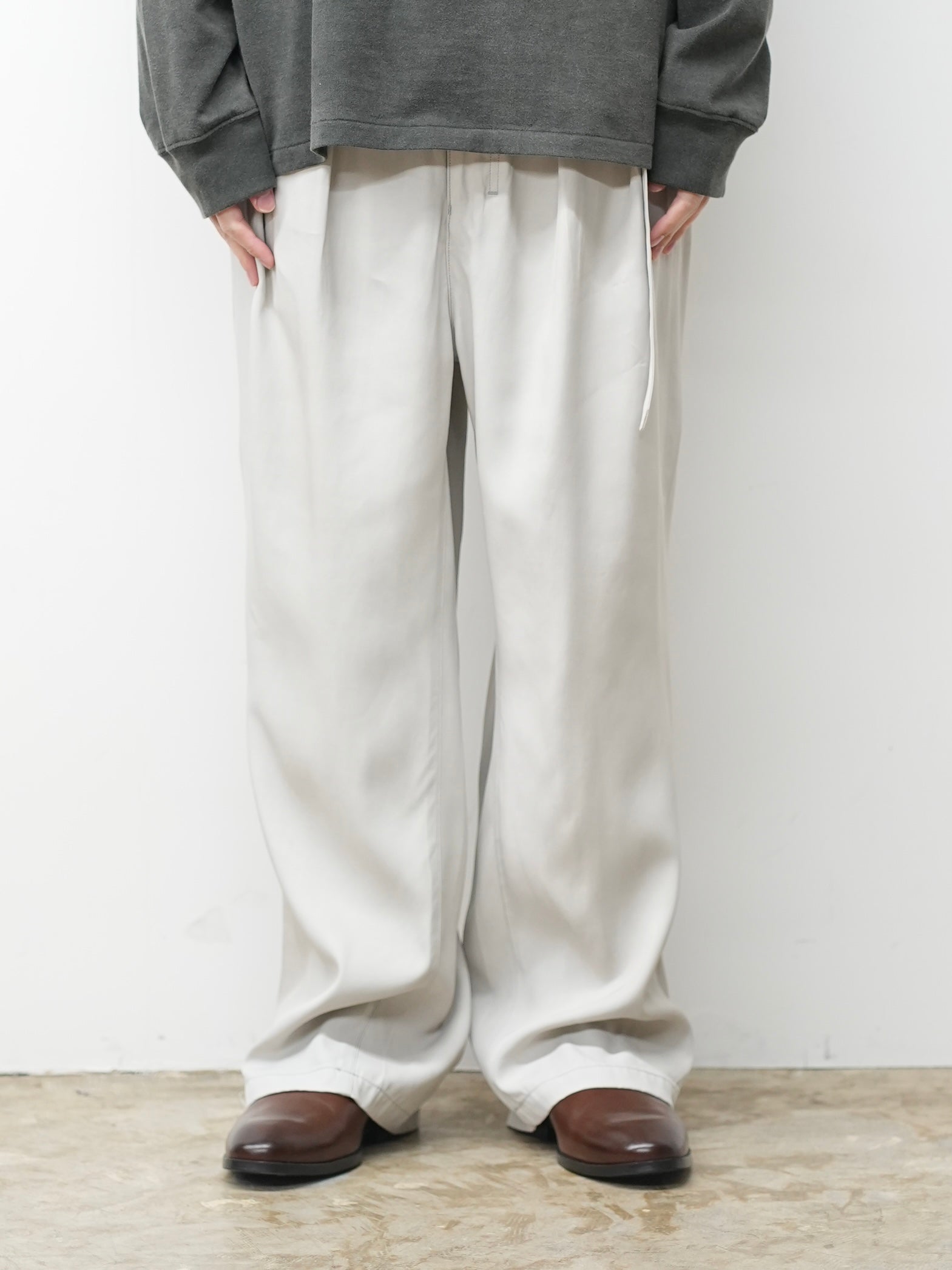 VISCOSE BELT-LESS TROUSERS(OFF) – ANCELLM