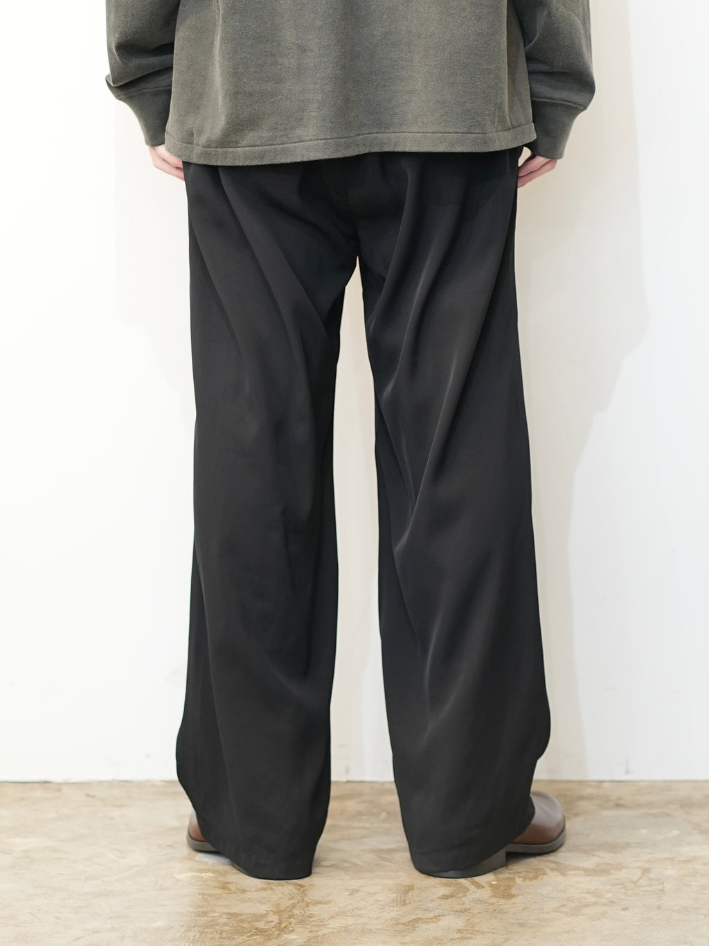 VISCOSE BELT-LESS TROUSERS(BLACK)