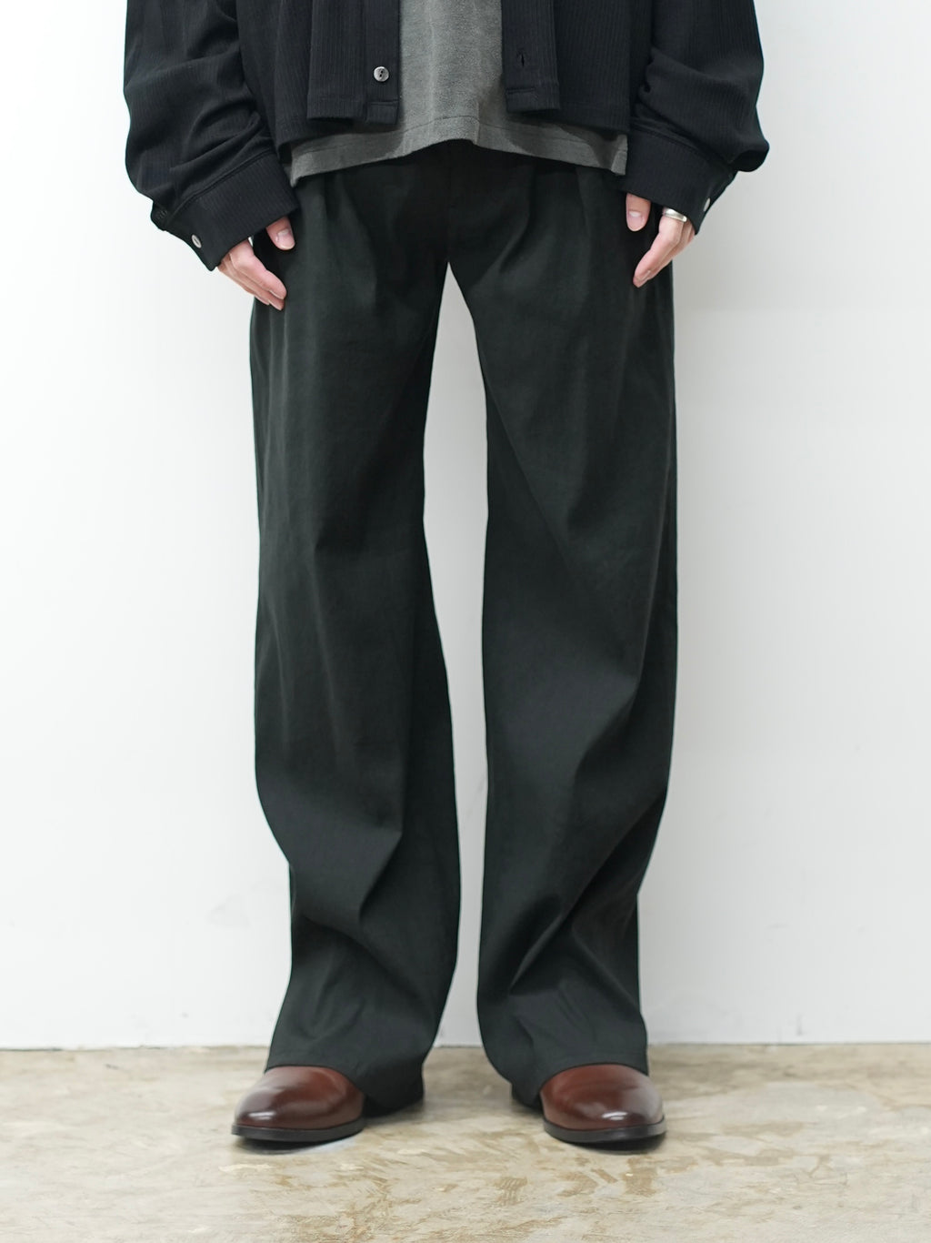 L/R SHOE CUT SLACKS(BLACK) – ANCELLM