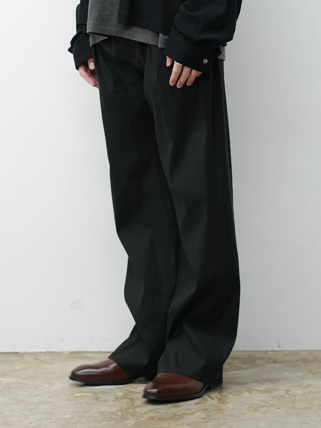L/R SHOE CUT SLACKS(BLACK) – ANCELLM