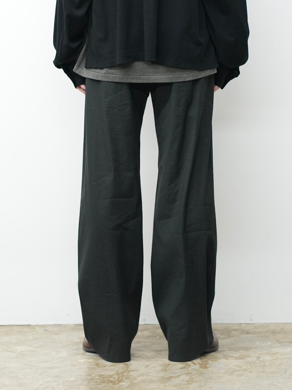 L/R SHOE CUT SLACKS(BLACK)
