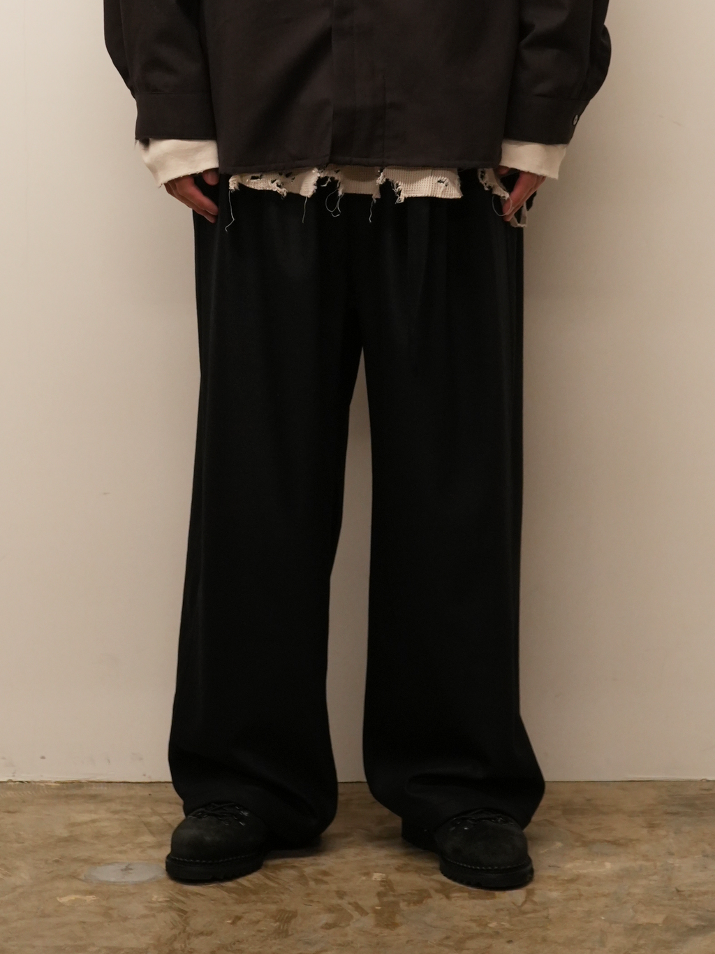 BACKSATIN BELTLESS SLACKS(BLACK) – ANCELLM BACKSATIN BELTLESS SLACKS(BLACK) – ANCELLM