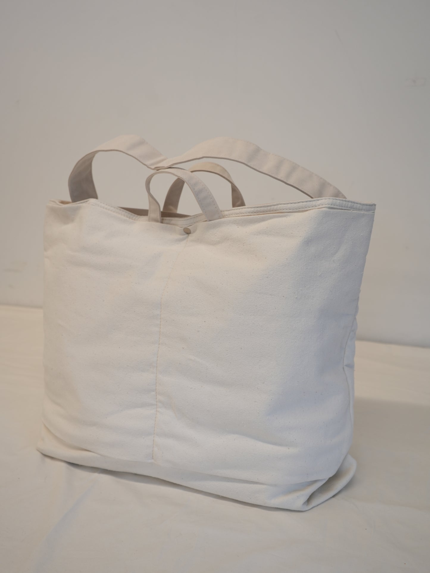 ANCELLM with This is a(n) C/R DUCK BAG (WHITE)