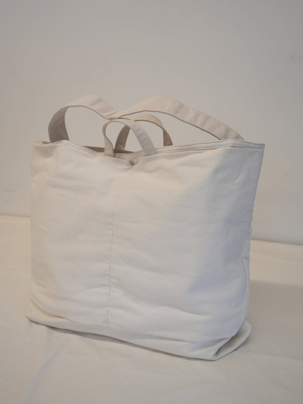 ANCELLM with This is a(n) C/R DUCK BAG (WHITE)