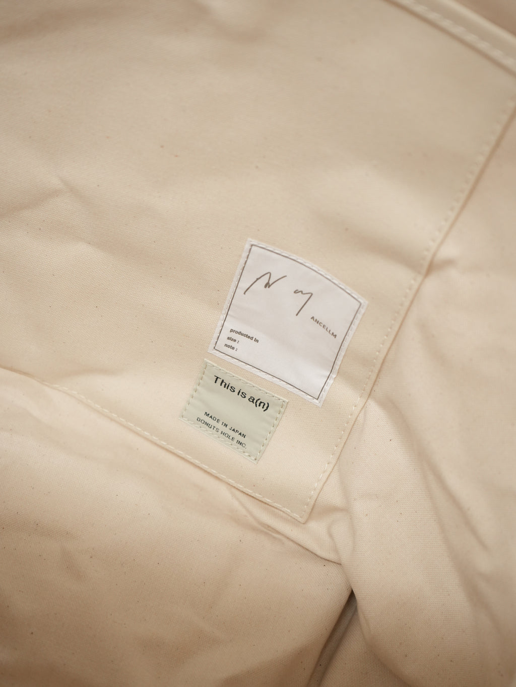 ANCELLM with This is a(n) C/R DUCK BAG (WHITE)