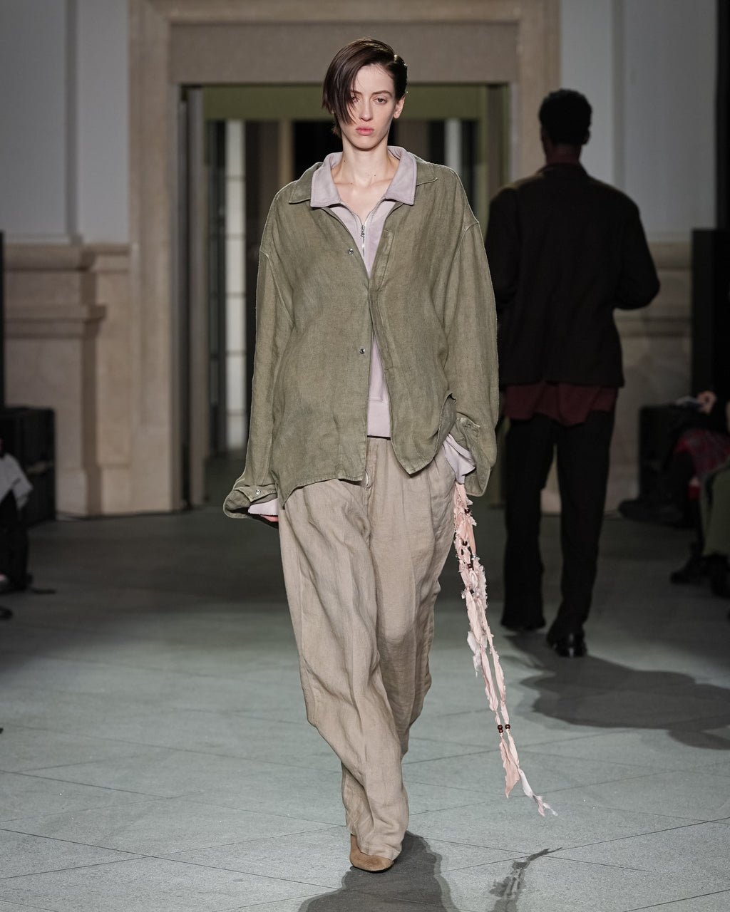 BELTED LINEN TUCK SLACKS(BEIGE)