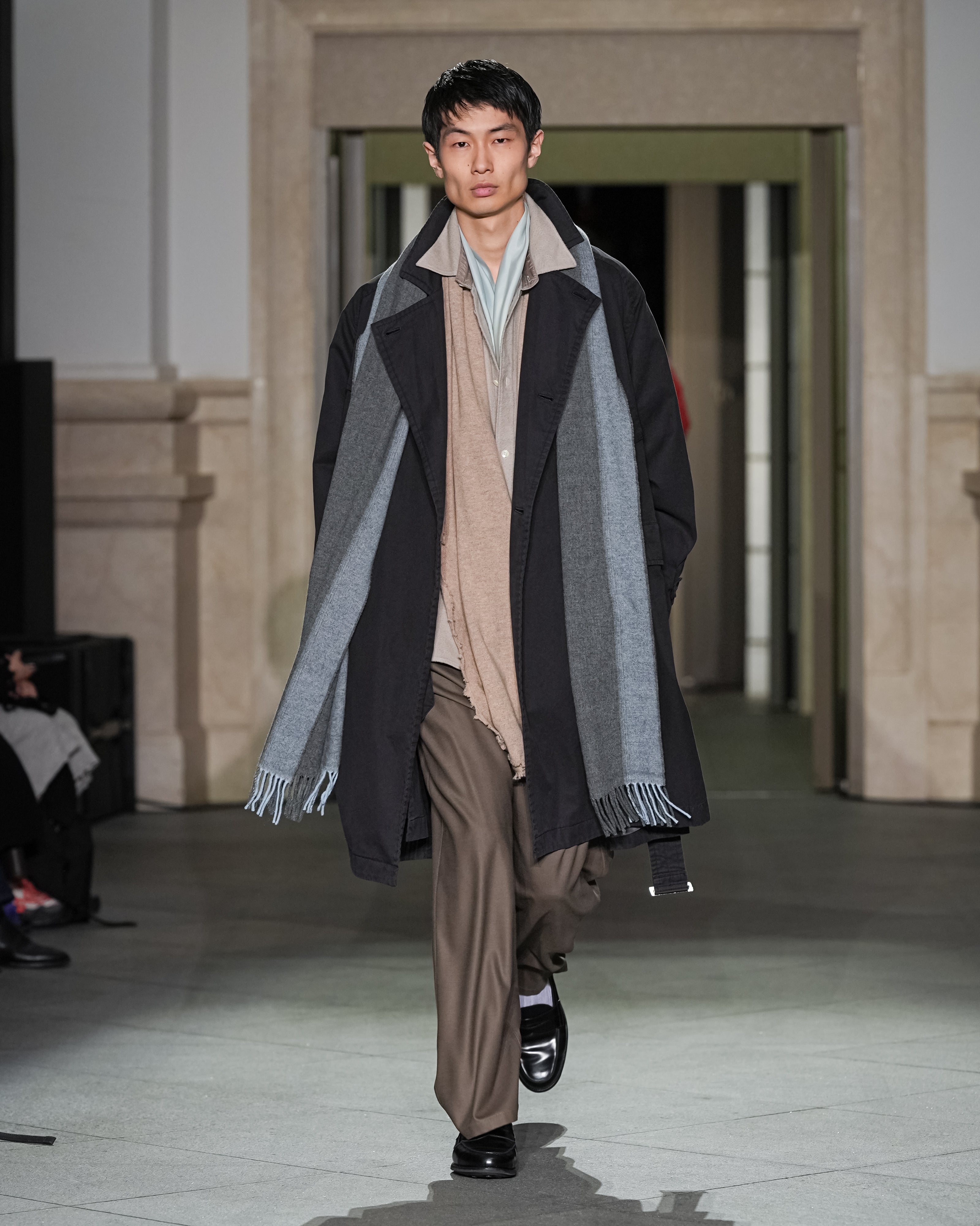 WOOL SATIN BELT-LESS SLACKS(CHARCOAL) – ANCELLM