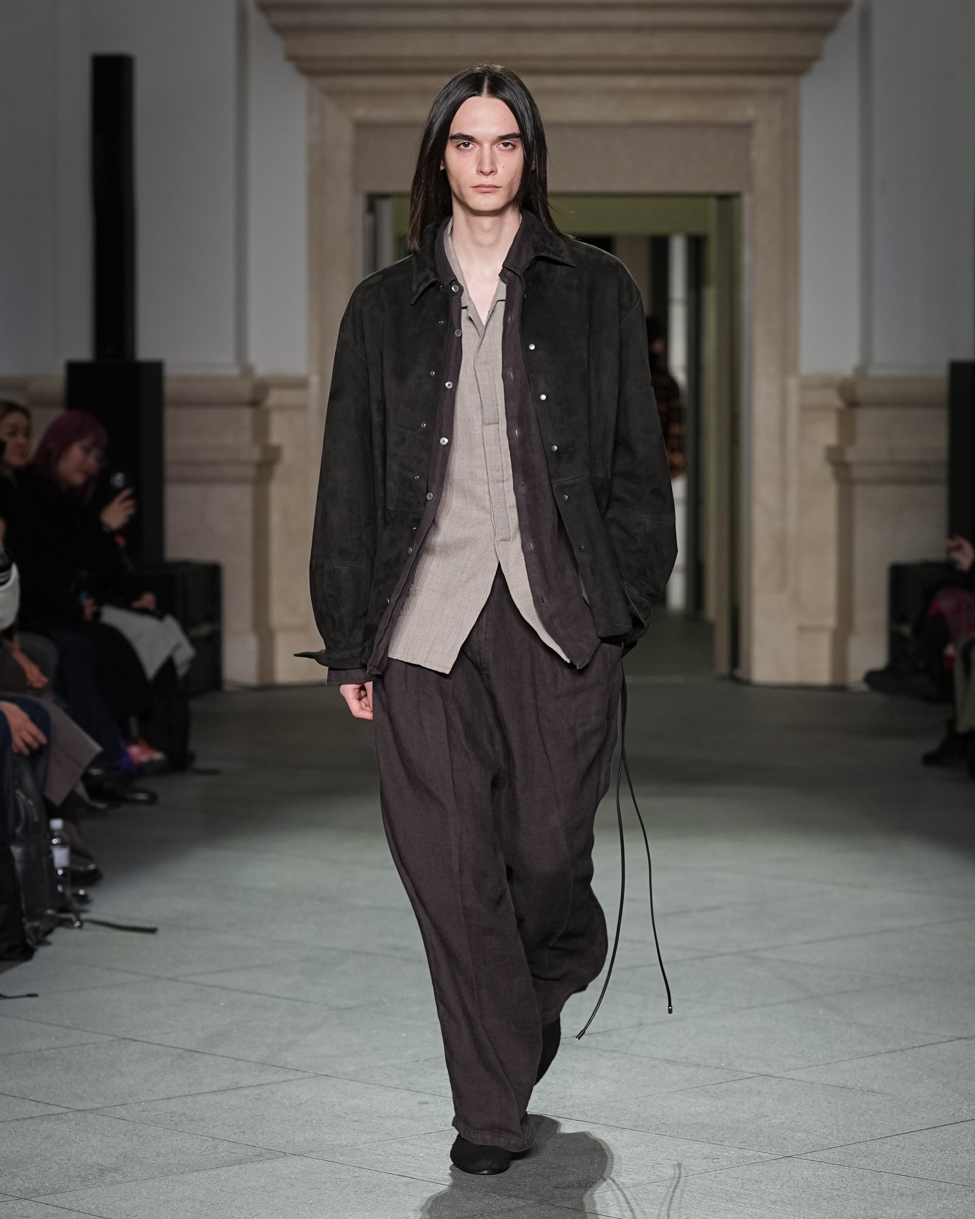 BELTED LINEN TUCK SLACKS(BROWN) – ANCELLM