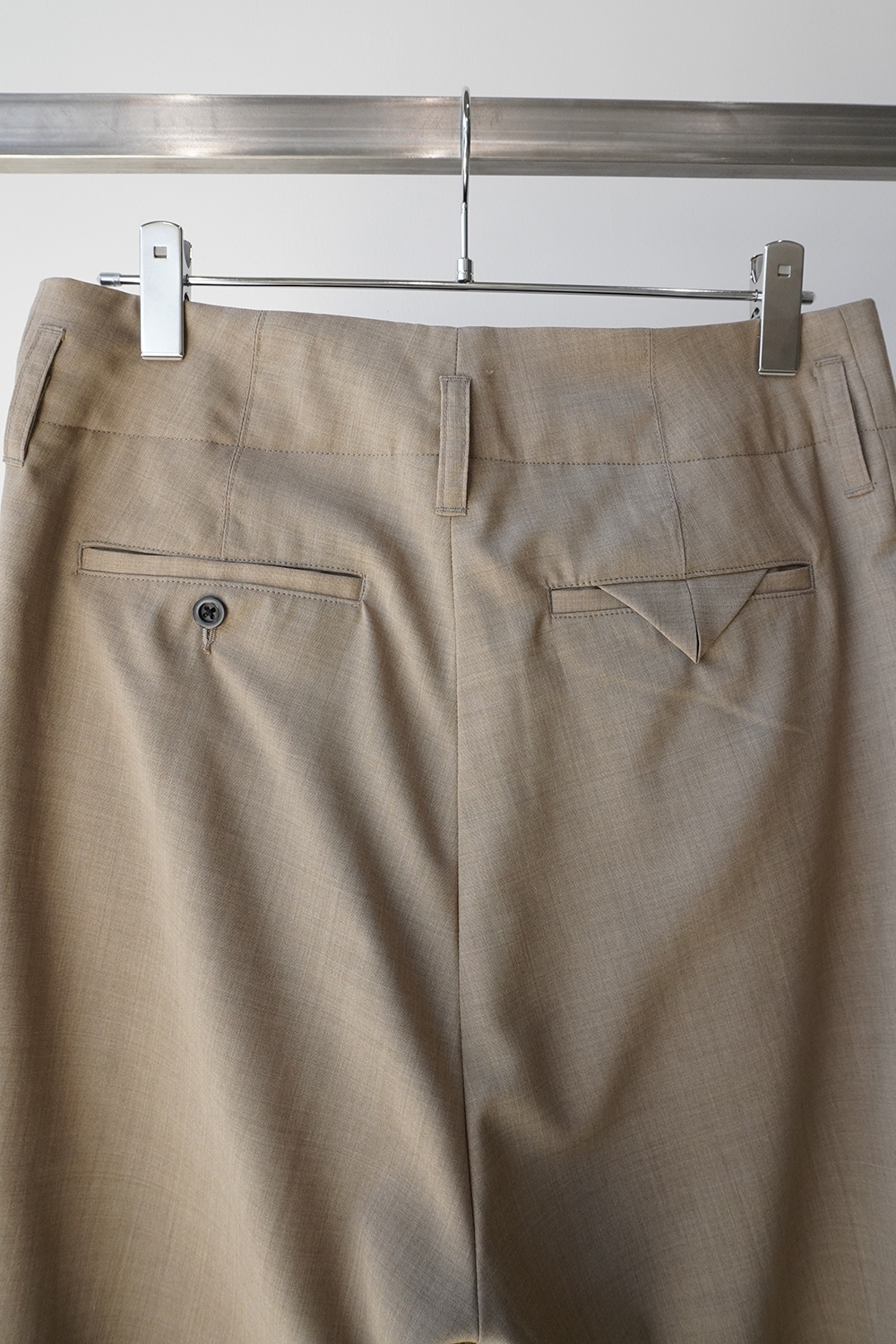 T/W TUCK SLACKS(H.BEIGE) – ANCELLM T/W TUCK SLACKS(H.BEIGE) – ANCELLM