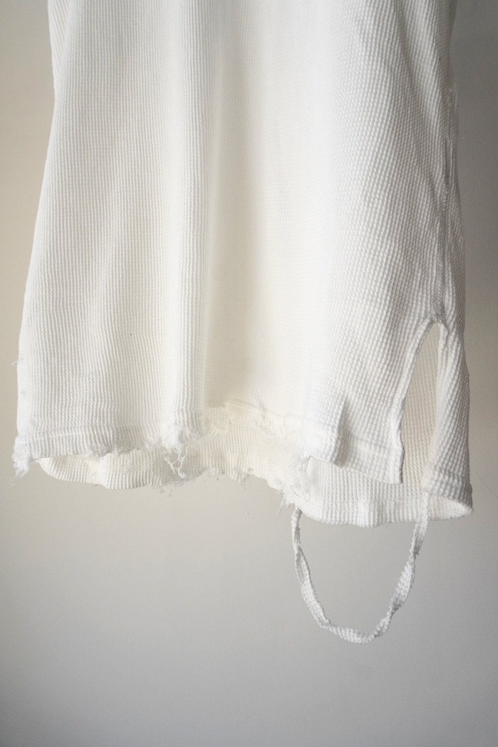 DAMAGE WAFFLE TANKTOP(WHITE) – ANCELLM DAMAGE WAFFLE TANKTOP(WHITE) – ANCELLM