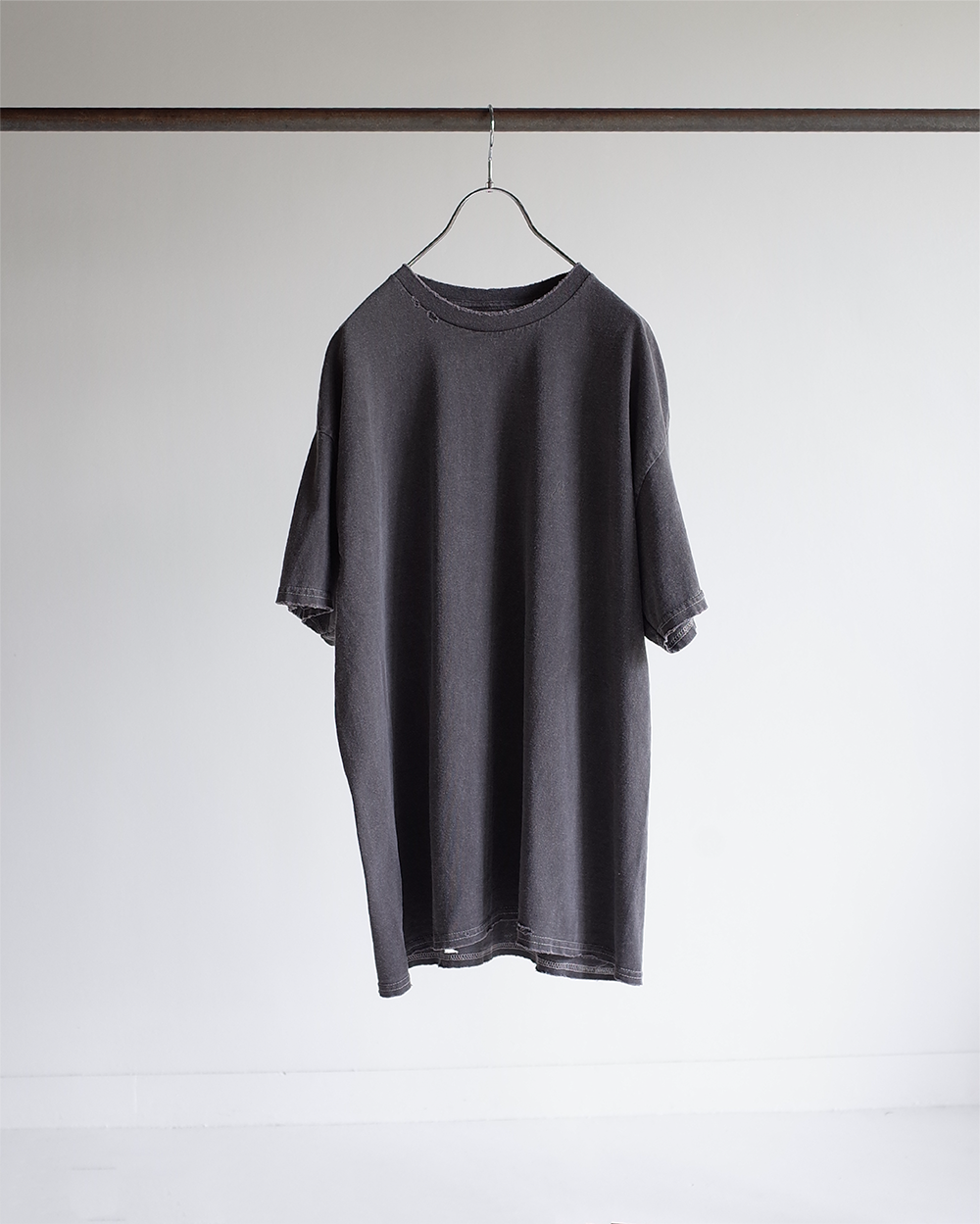 EMBROIDERY DYED T-SHIRT(F.BLACK)