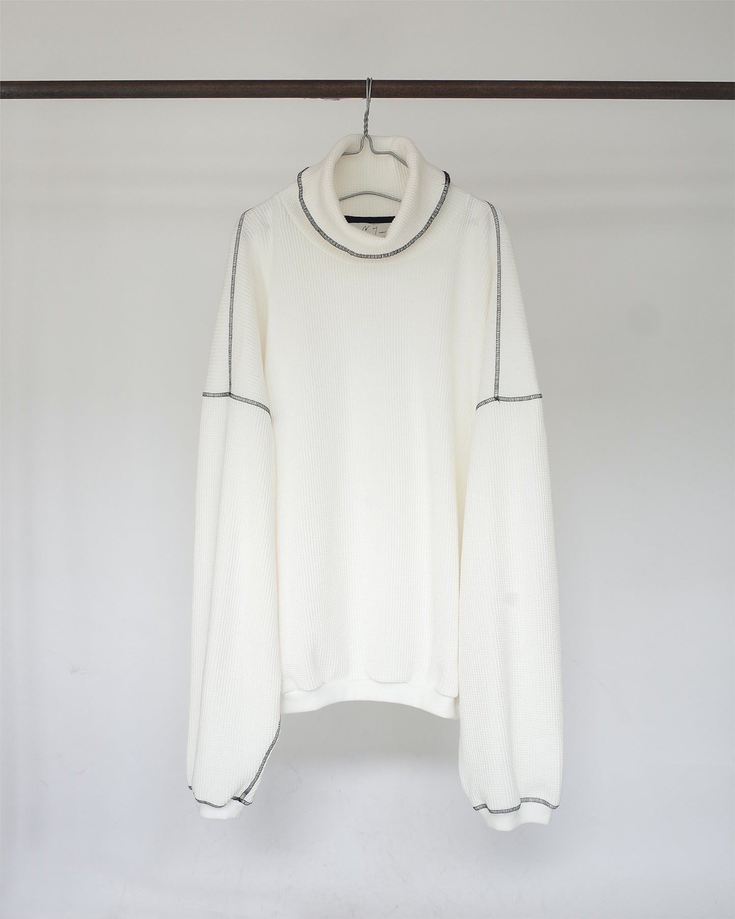 TURTLENECK WAFFLE OVERSIZED LS(WHITE)