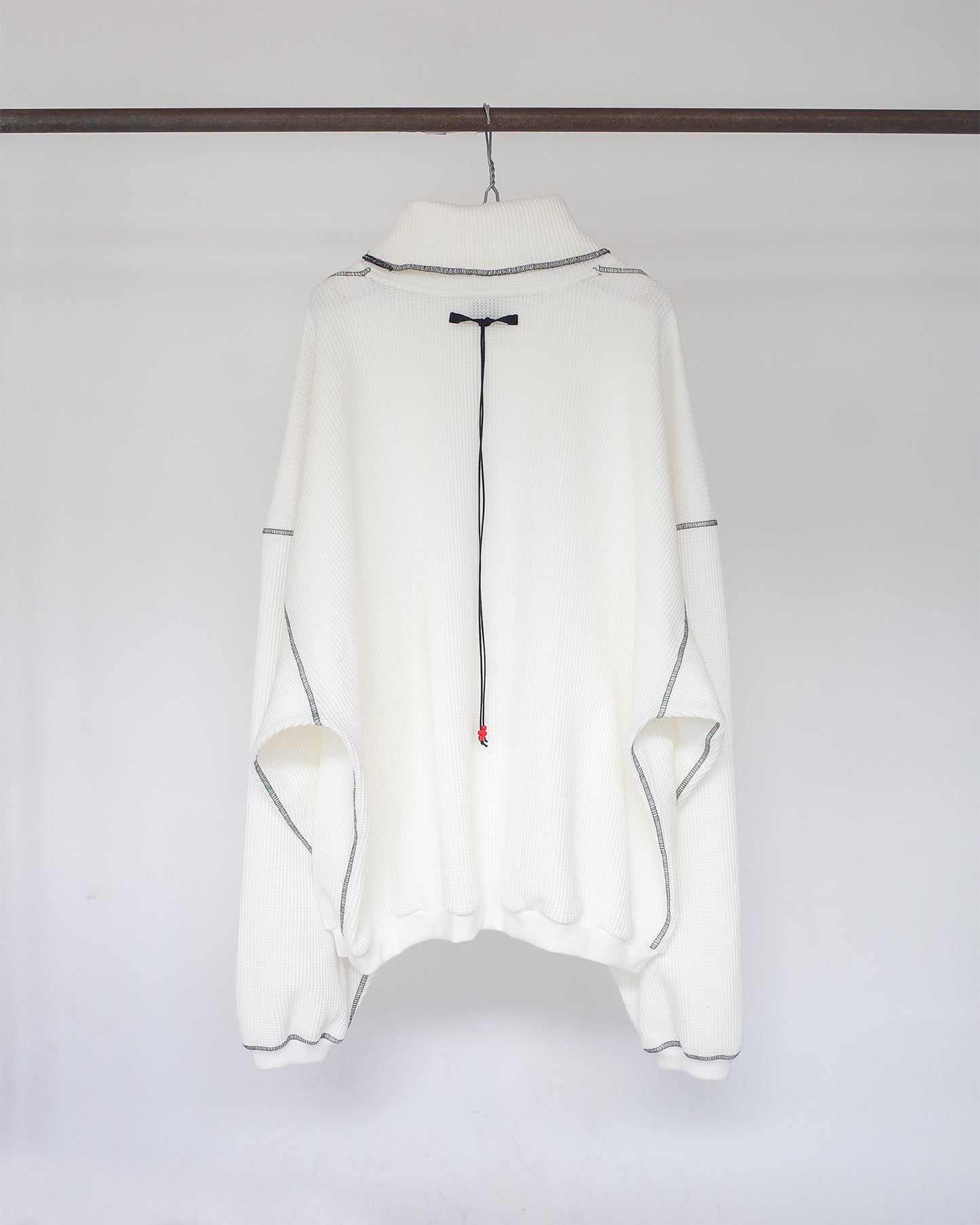 TURTLENECK WAFFLE OVERSIZED LS(WHITE)