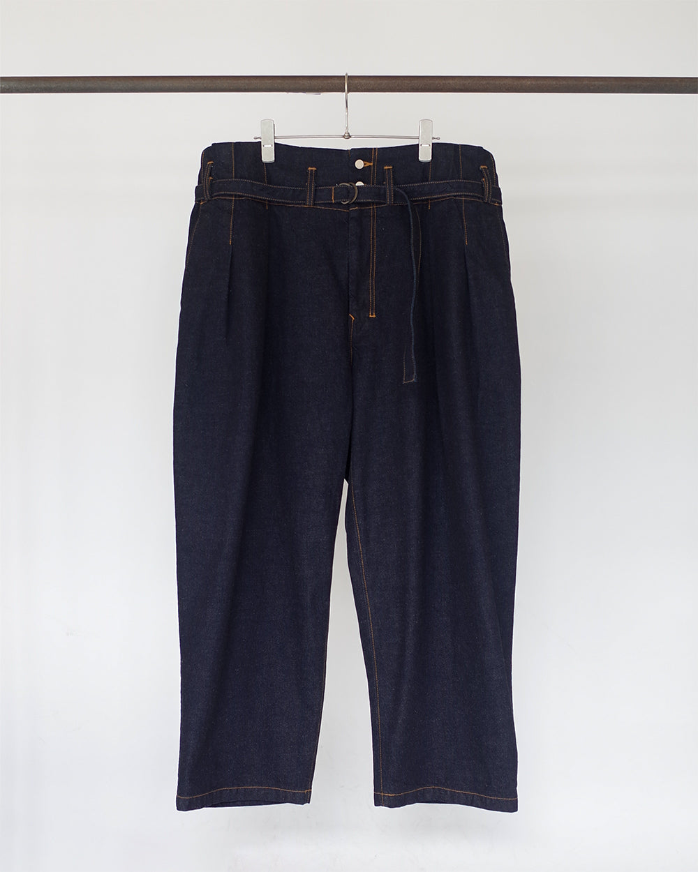 BELTED DENIM TUCK WIDE PANTS(INDIGO)