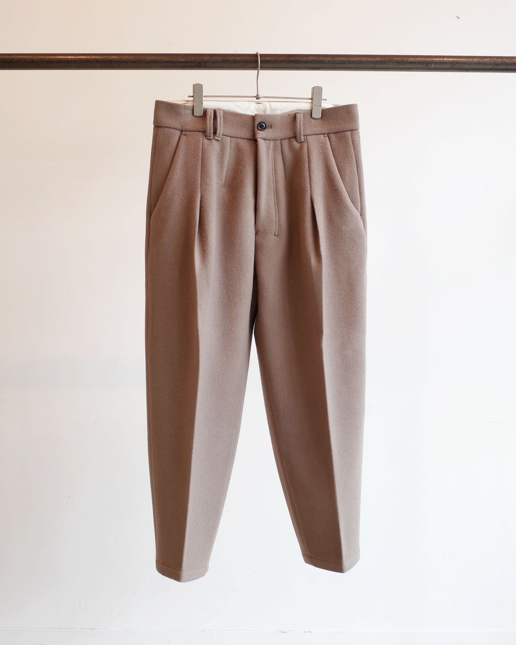 MELTON TUCK SLACKS(BEIGE)