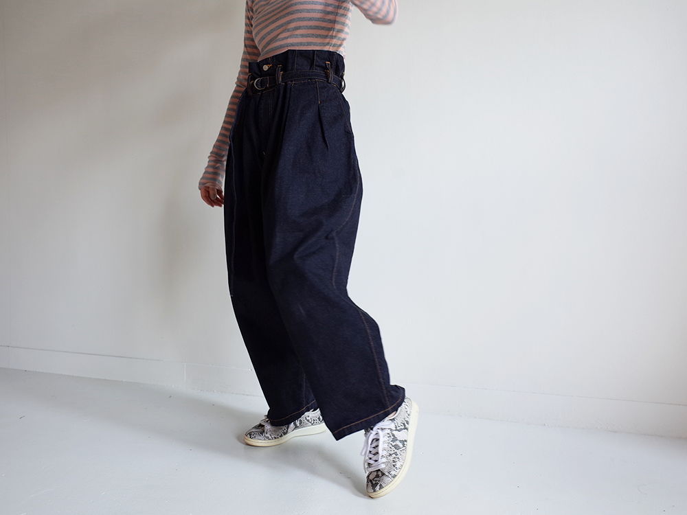 BELTED DENIM TUCK WIDE PANTS(INDIGO)