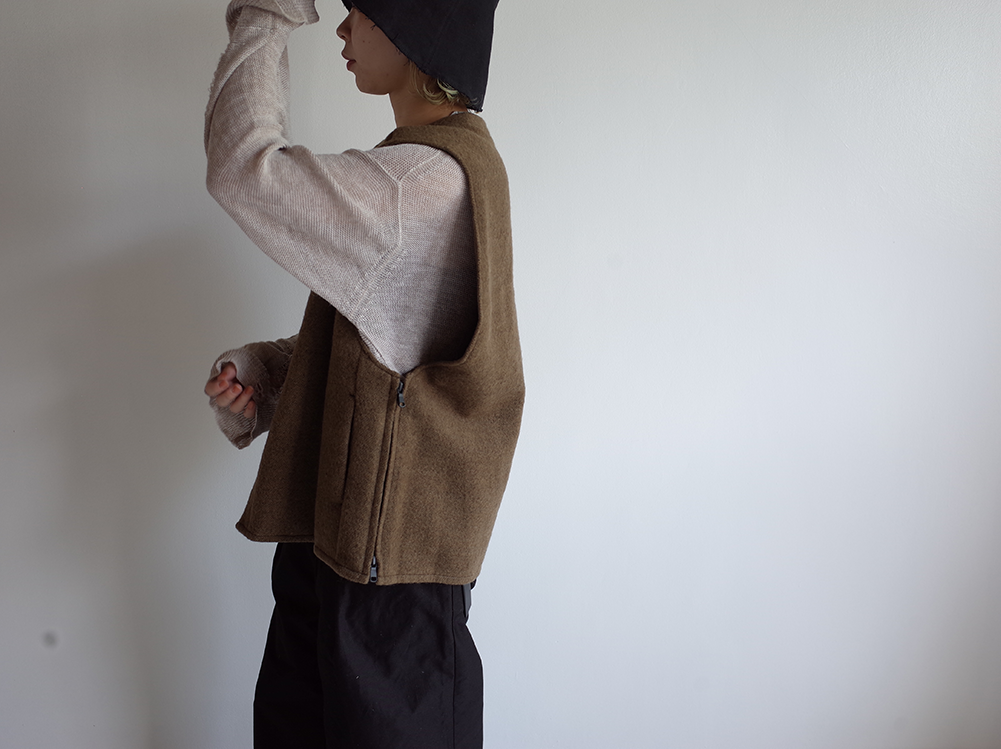 SHAGGY OVER VEST(KHAKI) – ANCELLM SHAGGY OVER VEST(KHAKI) – ANCELLM