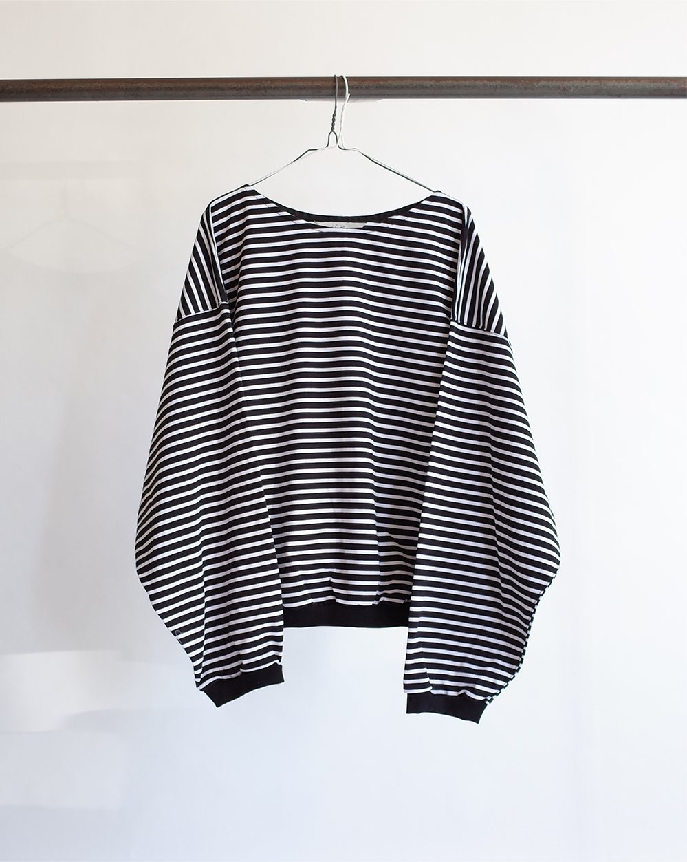 BOAT NECK OVER LS(BLACKWHITE)